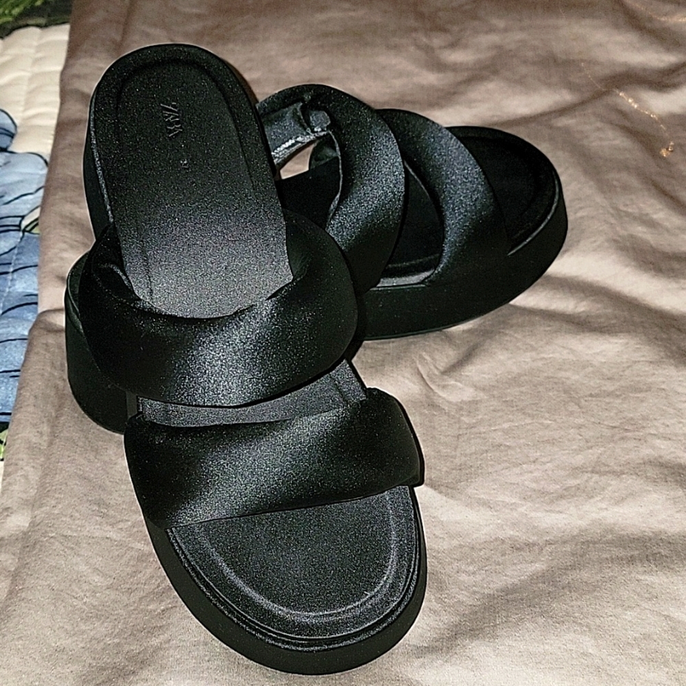 Zara slides - Picture 4 of 4